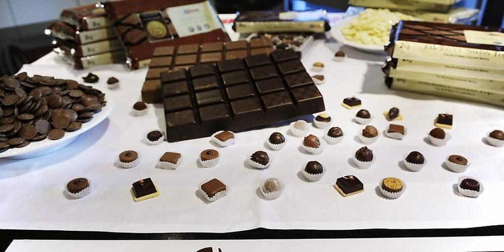 Der weltgrösste Schokoladeproduzent Barry Callebaut hat wegen der Coronapandemie  im vergangenen Geschäftsjahr 2019/20 (per Ende August) einen Umsatzrückgang und einen Gewinneinbruch erlitten. (Archivbild)