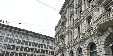 Die Corona-Pandemie verschärft bestehende Risiken im Finanzsektor zusätzlich. So erhöhen sich laut der Finma wegen Corona die Risiken von Unternehmenskrediten und -anleihen, insbesondere im Ausland. Im Bild die Sitze von UBS und Credit Suisse am Z...