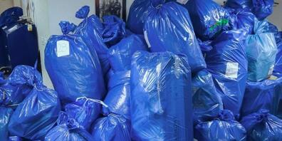 Plastiksäcke voller Drogen, die bei der Vernichtungsaktion der St. Galler Polizei in einer KVA verbrannt wurden. Insgesamt vernichtete die Polizei Drogen im Strassenwert von 24 Millionen Franken.