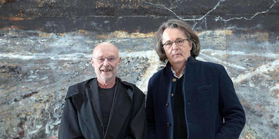 HANDOUT - Anselm Kiefer (l), Maler und Bildhauer aus Deutschland und Österreich, und Pascal Dusapin, Komponist aus Frankreich, stehen vor dem Werk «La voie sacrée» (Der Heilige Weg) des Malers Anselm Kiefer. Foto: -/Elysée-Palast/dpa - ACHTUNG: Nu...