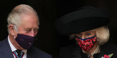 Prinz Charles und Camilla nehmen anlässlich des Tags des Waffenstillstands des Ersten Weltkriegs vor 102 Jahren an einem Gottesdienst in Westminster Abbey teil. Foto: Aaron Chown/PA Wire/dpa