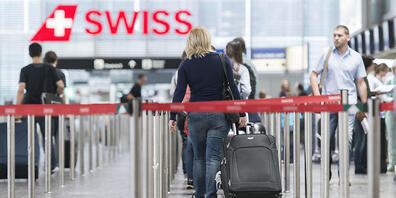 Die Passagierzahlen am Flughafen Zürich sind im Oktober im Zuge der zweiten Coronawelle weiter gesunken.(Symbolbild)
