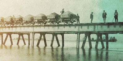 Der neu erbaute Seedamm kurz vor der Eröffnung 1878.