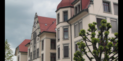 Das Schulhaus von aussen