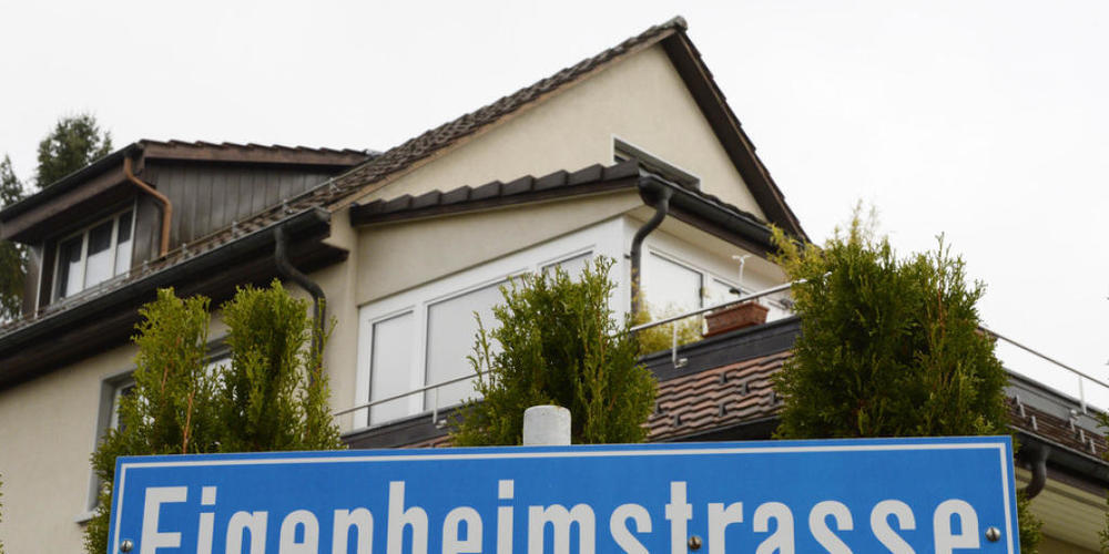 Das Eigenheim ist das Lieblingsbiotop des Mittelstands. Doch nicht allen langt's dafür. Im oberen Segment derer mit Mittlerem Einkommen kann sich die Hälfte Wohneigentum leisten, im unteren nur 40 Prozent. (Archivbild)