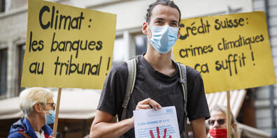 Der Aktivist der Umweltgruppierung Breakfree Suisse ist vom Kantonsgericht freigesprochen worden. Die Credit Suisse und die Genfer Staatsanwaltschaft ziehen das Urteil weiter. (Archivbild)