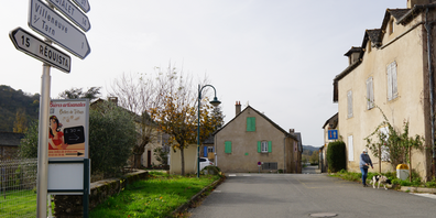 Trébas-les-Bains im  Südosten von Frankreich: Nur 1 Stunde pro Tag darf man wegen Corona draussen verbringen .