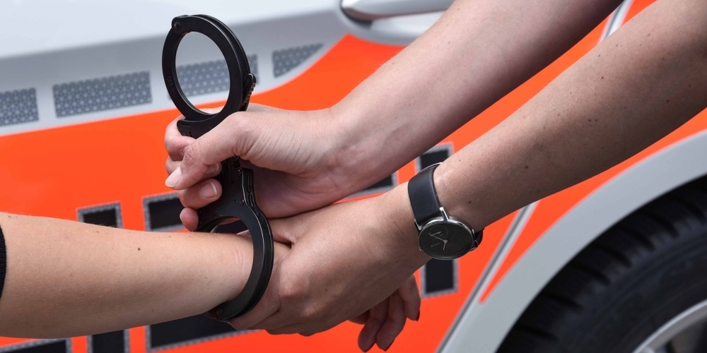 Die Handschellen klickten, das Erstparte war gerettet (Symbolbild). 