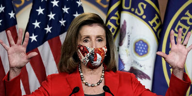 Nancy Pelosi, Sprecherin des US-Repräsentantenhauses, spricht im Kapitol zu Journalisten über die Auswirkungen der Präsidentschaftswahl auf die politische Landschaft im Kongress. Foto: J. Scott Applewhite/AP/dpa