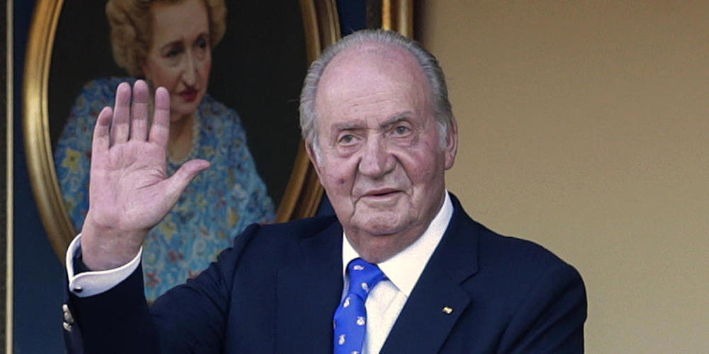 ARCHIV - Juan Carlos I, Altkönig von Spanien, winkt in der Stierkampfarena in Aranjuez. Die spanische Generalstaatsanwältin Delgado hat am 03.11.2020 ein zweites Ermittlungsverfahren im Zusammenhang mit Altkönig Juan Carlos I. bestätigt. Foto: And...
