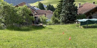 Hier am Dorfrand von Alvaneu GR verstarb der Velofahrer am späten Sonntagabend.