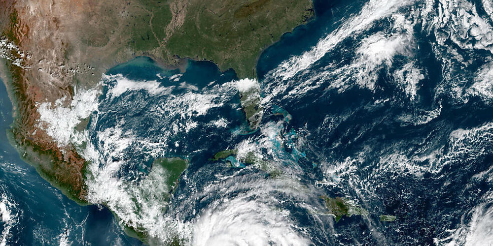 Auf diesem von der NASA zur Verfügung gestellten Bild ist Hurrikan «Iota» über Mittelamerika zu sehen. Mit anhaltenden Windgeschwindigkeiten von 260 Kilometern pro Stunde bewegte er sich am Montag auf die Küste von Honduras und Nicaragua zu, wie d...