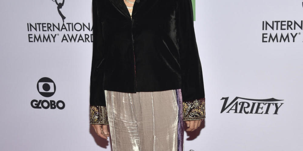 ARCHIV - Christiane Amanpour, Reporterin und CNN-Korrespondentin, trifft zu der 47. International Emmy Awards Gala ein, bei der sie zwei Auszeichnungen erhielt. (Zu dpa: «Reporterin entschuldigt sich für Vergleich von Pogromnacht mit Trump») Foto:...