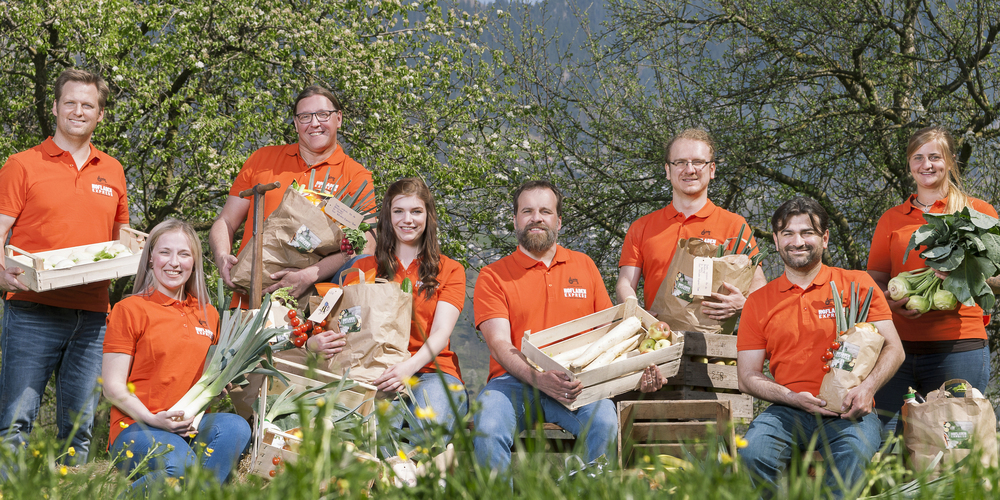  Ein Teil des Teams von Hofladen Express, welches für Privathaushalte im Einsatz ist: Markus Goop (Mitinhaber), Vanessa Vogt, Remy Ritter, Melanie Breuss, Oliver Stahl (Mitinhaber), Peter Mehes, Sedat Tutal und Nicole Kuster (v.l.)