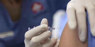 Swissmedic hat ein weiteres Gesuch für einen Covid-19-Impfstoff erhalten. (Symbolbild)