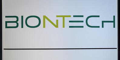 ARCHIV - Biontech-Logo an der Konzernzentrale in Mainz. Foto: Andreas Arnold/dpa