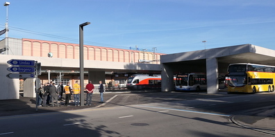 Bei strahlendem Sonnenschein wurde der neue Bushof beim Bahnhof St.Margrethen vorgestellt (Bilder: Ulrike Huber)