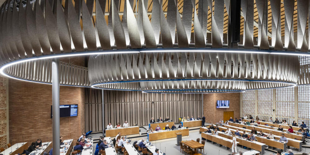 Der Gemeinderat der Stadt Zürich will selbst über die Altersheimtarife bestimmen: Blick in den Saal im Rathaus Hard. (Archivbild)