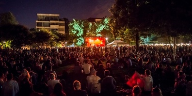 Der Stadtsommer ist eine Konzertreihe für Zürcher Musiktalente. Die kostenlosen Konzerte bieten lokalen Jazz, Rock und Pop.