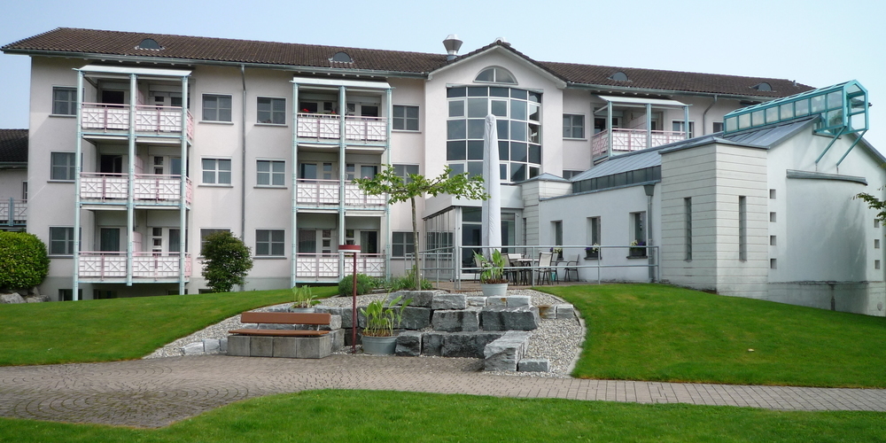 Elf Bewohner und sieben Mitarbeiter des Zentrums Augiessen wurden mit dem Coronavirus infiziert (Bild: local.ch)