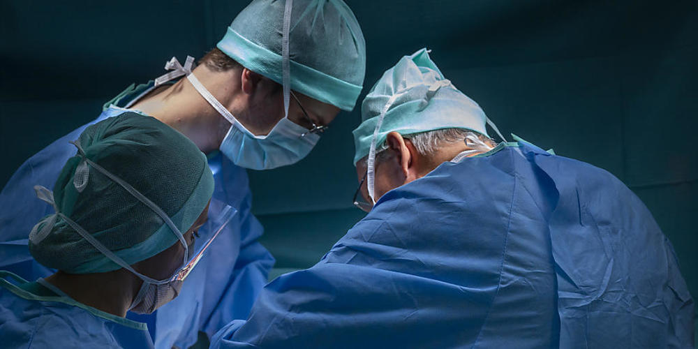 Jedes Jahr sterben Dutzende Menschen, weil kein Spendeorgan zur Verfügung steht. (Archivbild)