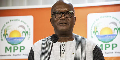 In Burkina Faso ist  Präsident Roch Marc Christian Kaboré bei den Wahlen vom vergangenen Wochenende für weitere fünf Jahre im Amt bestätigt worden. Foto: Sophie Garcia/AP/dpa