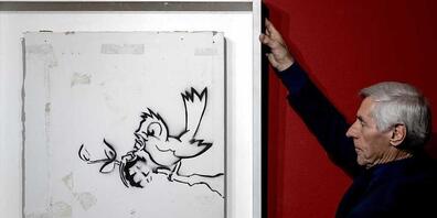 Das Bild «Bird with Grenade» («Vogel mit Granate») des Künstlers Banksy im Auktionshaus Hessink's. Foto: Sander Koning/ANP/dpa - ACHTUNG: Nur zur redaktionellen Verwendung im Zusammenhang mit einer Berichterstattung über das Bild «Bird with Grenad...