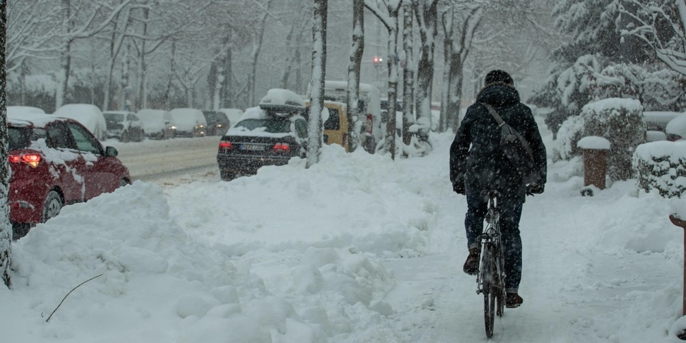Neuschnee auf den Strassen (Symbolbild)
