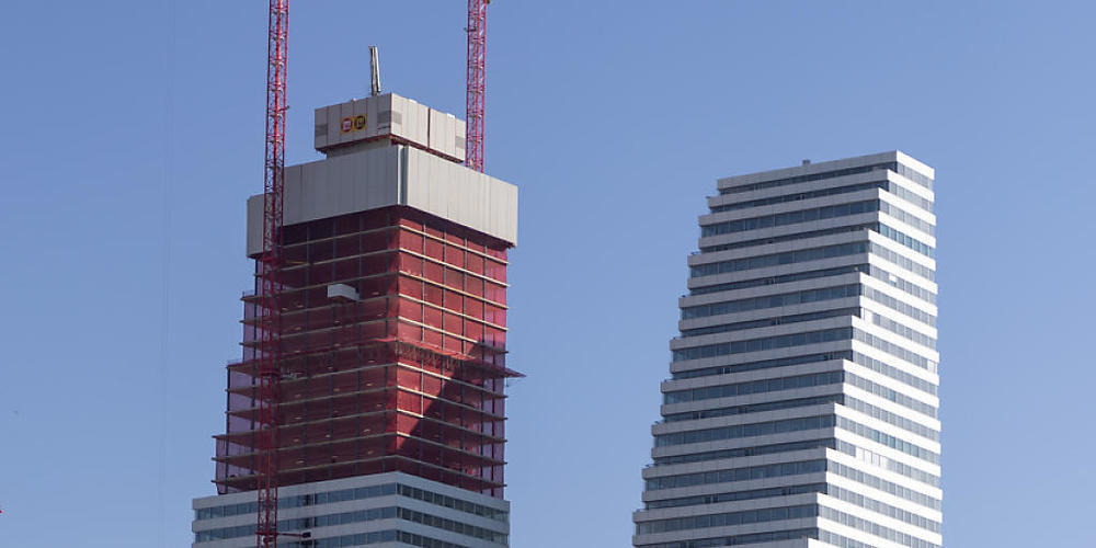 Multinationale Konzerne - im Bild der Basler Rochekonzern - schaffen viele Jobs in der Schweiz (Archivbild).