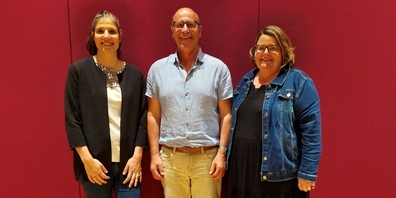 Die neuen Mitte-Vorstandsmitglieder Sarah Wirz (1.v.l.) und Dagmar Dörig (1.v.r.) mit Stadtrat Ueli Dobler.