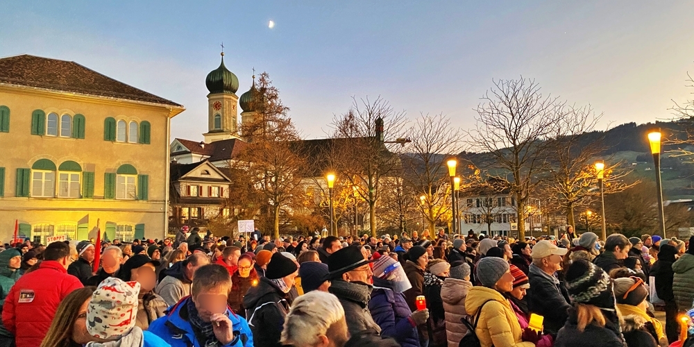 Bei der Corona-Kundgebung in Lachen SZ vom 21.11.2020 herrschte Grossandrang.