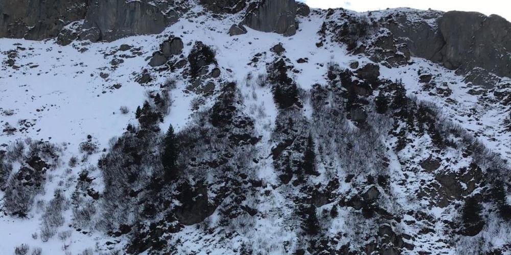 Ein 46-jähriger Berggänger ist am Sonntag oberhalb Linthal tödlich verunglückt. Die Umstände des Unfalls werden untersucht.