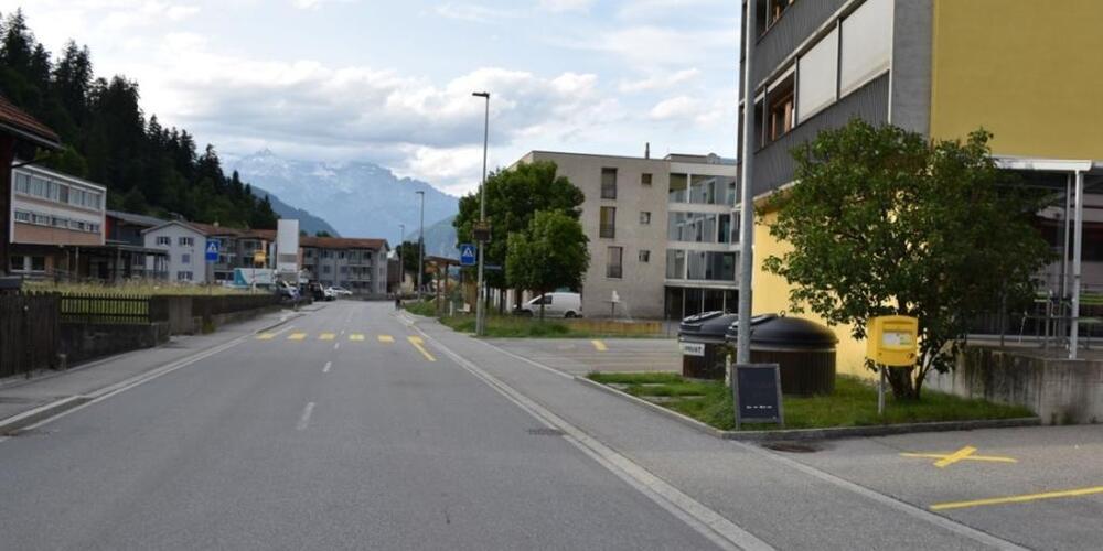Eine 14-Jährige wurde am Freitag in Thusis GR bei einem Unfall mit einem Lastwagen schwer verletzt. Sie wollte einen Fussgängerstreifen überqueren.