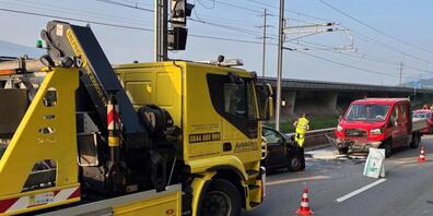 Bei der Frontalkollision wurde eine 62-jährige Frau verletzt.