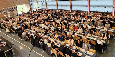 300 FCNler trafen sich zum Gala-Abend in der Turnhalle Schwarzenbach