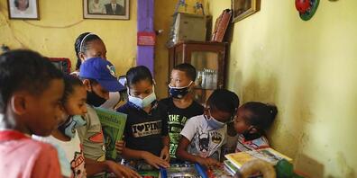 Schweizer Haushalte spenden im Durchschnitt 300 Franken pro Jahr an Hilfswerke. Am häufigsten kommen die Spenden Menschen mit Behinderungen, Kindern und Jugendlichen zugute. (Symbolbild)