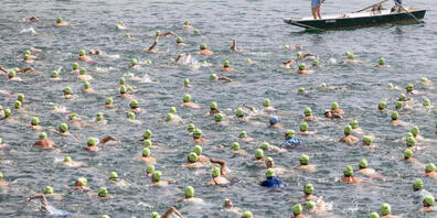 Die Stadtzürcher Seeüberquerung soll am 2. Juli stattfinden. Die Ausgabe im vergangenen Jahr zog über 8500 Schwimmerinnen und Schwimmer an. (Archivbild)
