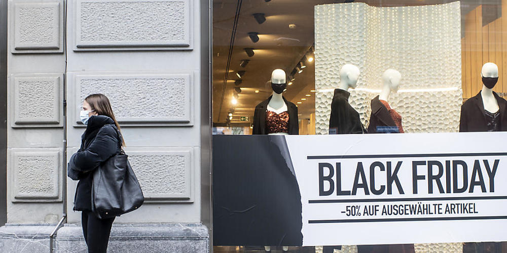 Die Schweizer Konsumenten haben sich an Black Friday und Cyber Monday in Shoppinglaune gezeigt. Vor allem die Onlinehändler haben satte Umsatzzuwächse verbucht.(Symbolbild)