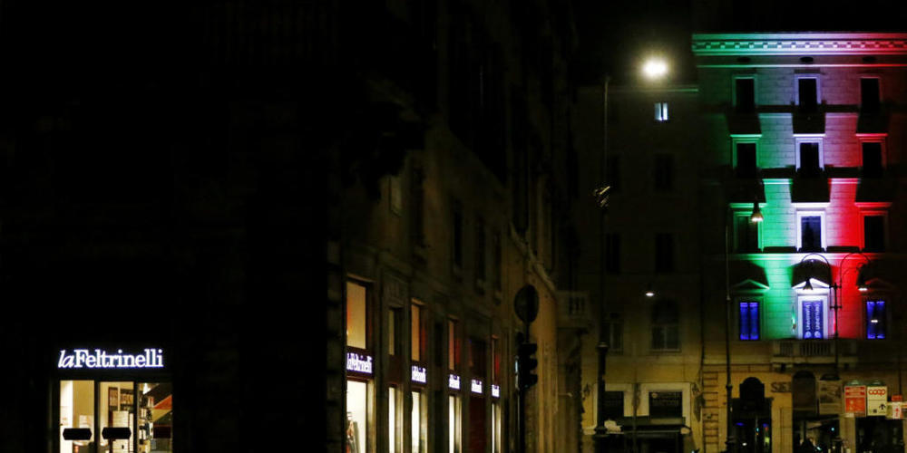 Am ersten Abend der neuen Ausgangssperre Anfang November sind die Straßen in Rom leer. Foto: Cecilia Fabiano/LaPresse via ZUMA Press/dpa