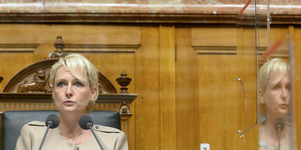 "Das Parlament ist für Krisen gewappnet": Die zurücktretende Nationalratspräsidentin Isabelle Moret (FDP/VD) mit Plexiglas-Wand.