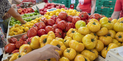 Die Inflation bleibt im laufenden Jahr im negativen Bereich. Im November mussten die Konsumenten etwa für Fruchtgemüse wie Tomaten oder Peperoni weniger bezahlen.(Archivbild)