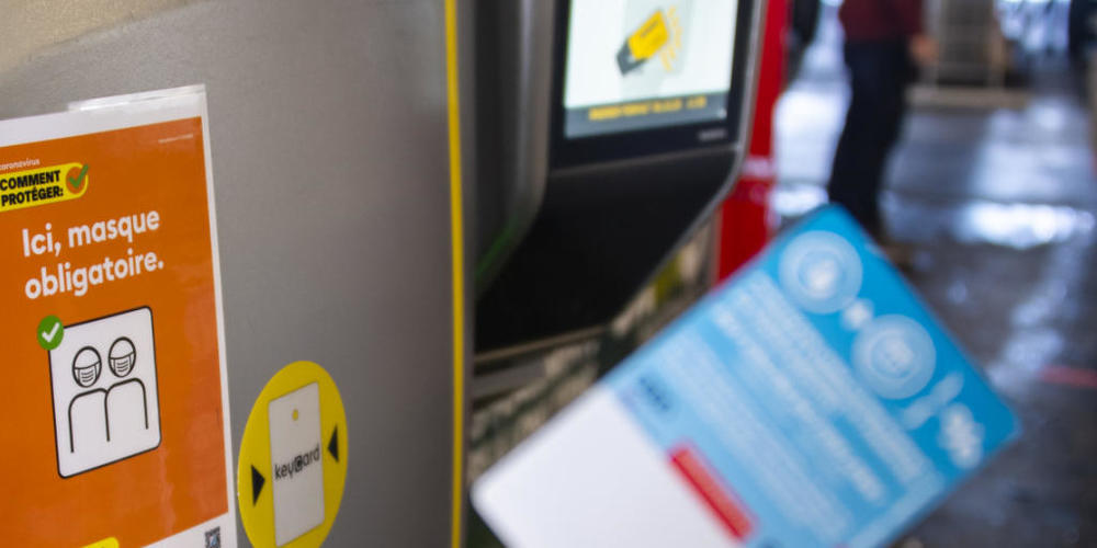 Der Konsumentenschutz rät, die Skitickets möglichst kurzfristig zu kaufen, solange die Rückerstattungsregeln nicht bekannt sind. (Archivbild)