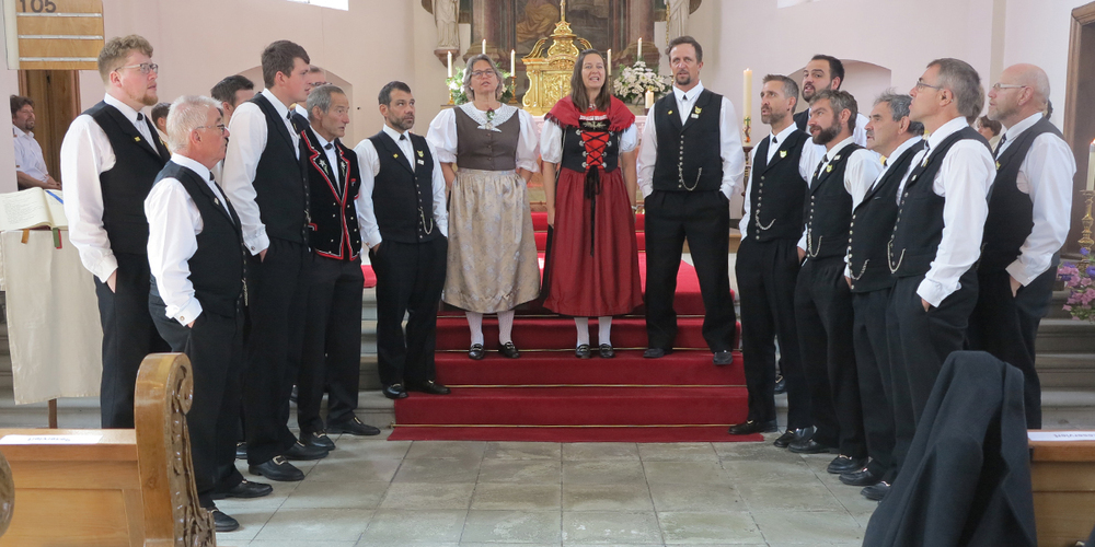 Begeistert am Gottesdienst: Der Jodler-Klub Pizol.