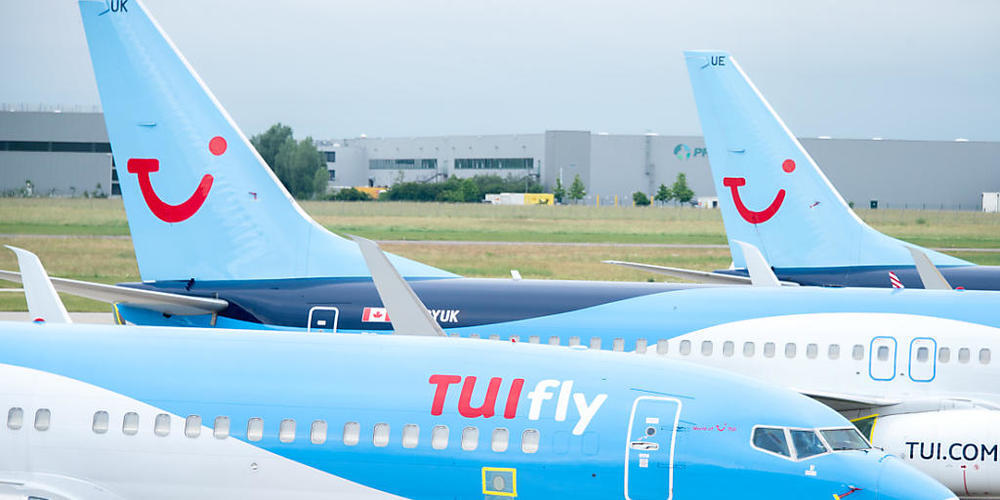 Der angeschlagene Reisekonzern Tui bekommt weitere deutsche Staatshilfen in Höhe von 1,8 Milliarden Euro gegen einen finanziellen Absturz in der Coronakrise. (Archivbild)