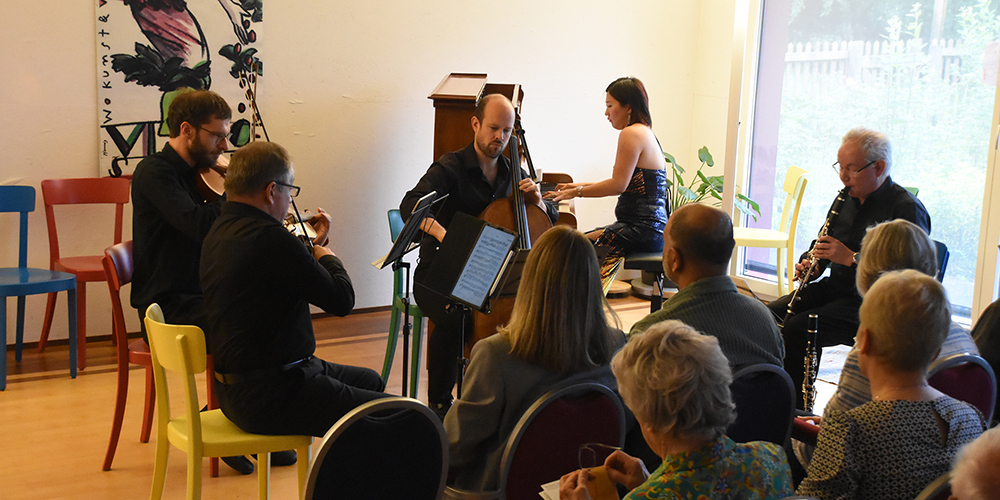 Accento musicale mit Pianistin Eleonora Em spielen ein Werk von Felix Weingartner.
