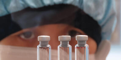 HANDOUT - Undatiertes Foto, herausgegeben von Sean Elias von den Forschern der Universität Oxford. Der von der Universität Oxford und dem Pharmaunternehmen AstraZeneca entwickelte Corona-Impfstoff ist nach vorläufigen Studien zu 70 Prozent effekti...