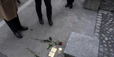 Gedenk- beziehungsweise Stolpersteine für Lea Berr und ihren Sohn zur Erinnerung an die KZ-Opfer, die einst in Zürich wohnten.