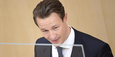 Der österreichische Finanzminister Gernot Blümel (ÖVP) fordert von der Europäischen Union finanzielle Kompensationen, falls die EU entscheiden sollte, Skigebiete wegen der Corona-Pandemie bis zum 10. Januar zu schliessen. (Archivbild)