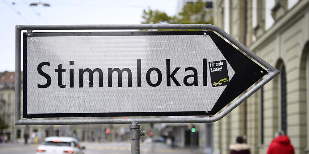 Das Schweizer Stimmvolk entscheidet heute über zwei eidgenössische Volksinitiativen zur Konzernverantwortung und zu Kriegsgeschäften. Auch in mehreren Kantonen finden Abstimmungen statt. Die Stadt Bern wählt eine neue Regierung. (Themenbild)