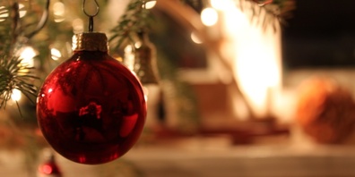 Weihnachtskugel am Christbaum